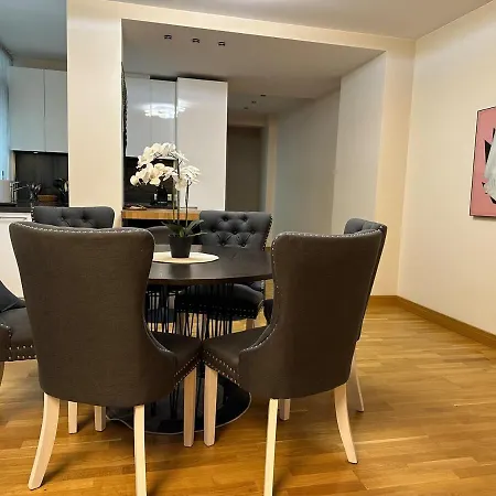 Modern & Bright Loft With Skylights Apartman *
